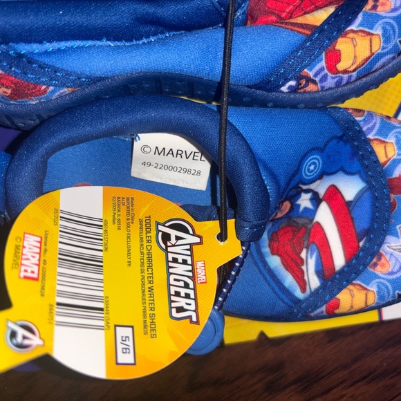Marvel Avengers Kids Superhero water shoes unisex pool size 5 6 travel beach nwt - Picture 5 of 12